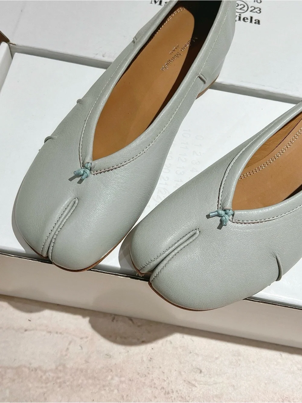Maison Martin Margiela Women's Split-Toe Leather Flats in Light Gray